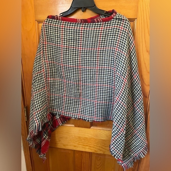 Reversible Plaid/Houndstooth Poncho - Picture 3 of 5